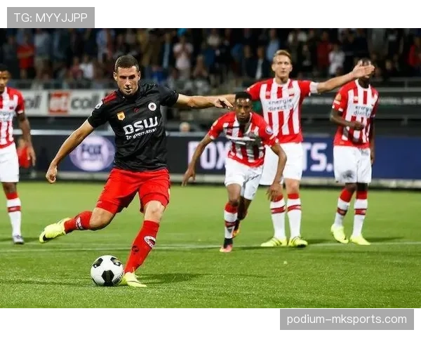 埃因霍温创新防守体系，新赛季竞争力显著提升